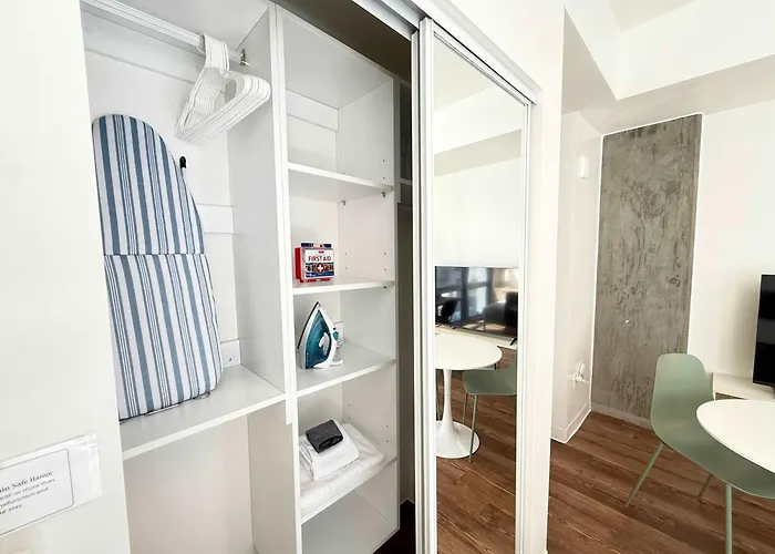 Apartment Boulevard Modern Highrise Stu Sky Pool Parking Gym 11 *
