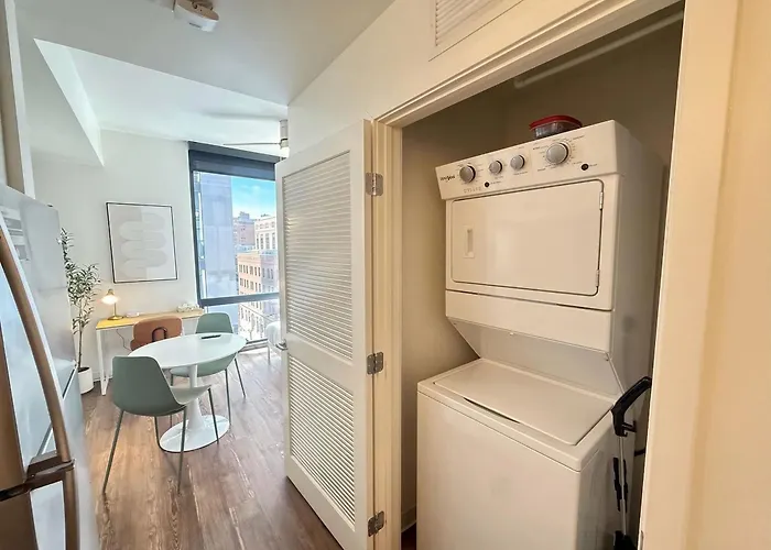 Apartment Boulevard Modern Highrise Stu Sky Pool Parking Gym 11 *