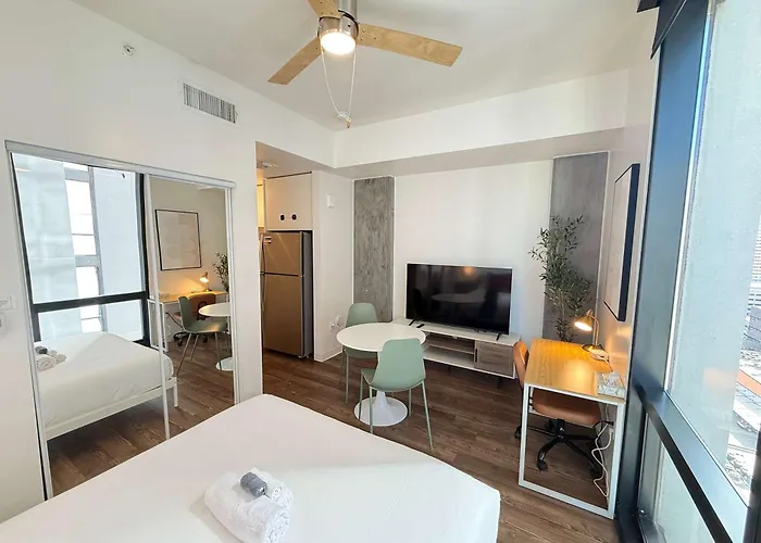 Apartment Boulevard Modern Highrise Stu Sky Pool Parking Gym 11